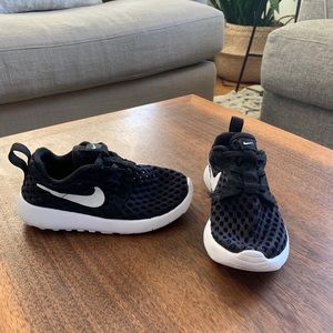 Nike frees toddler black mesh